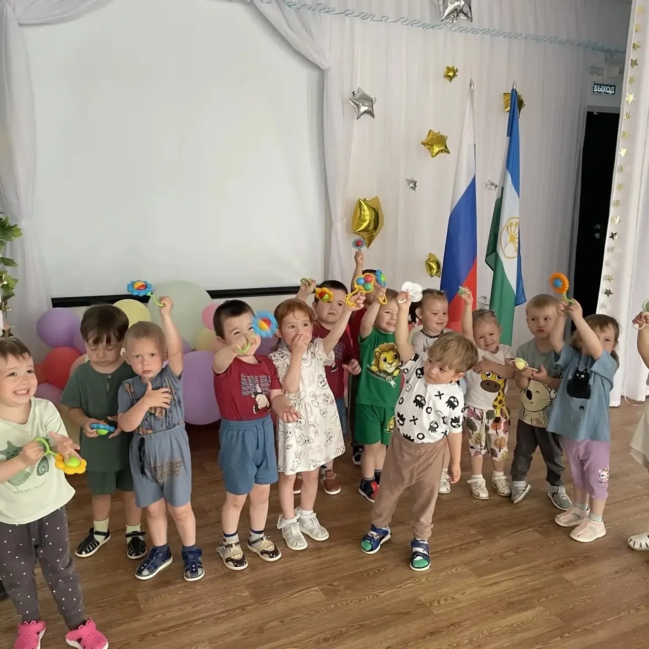 Дети младшей группы «Дюймовочка» (воспитатель Бугреева Л.С.) очень любят посещать музыкальные заняти