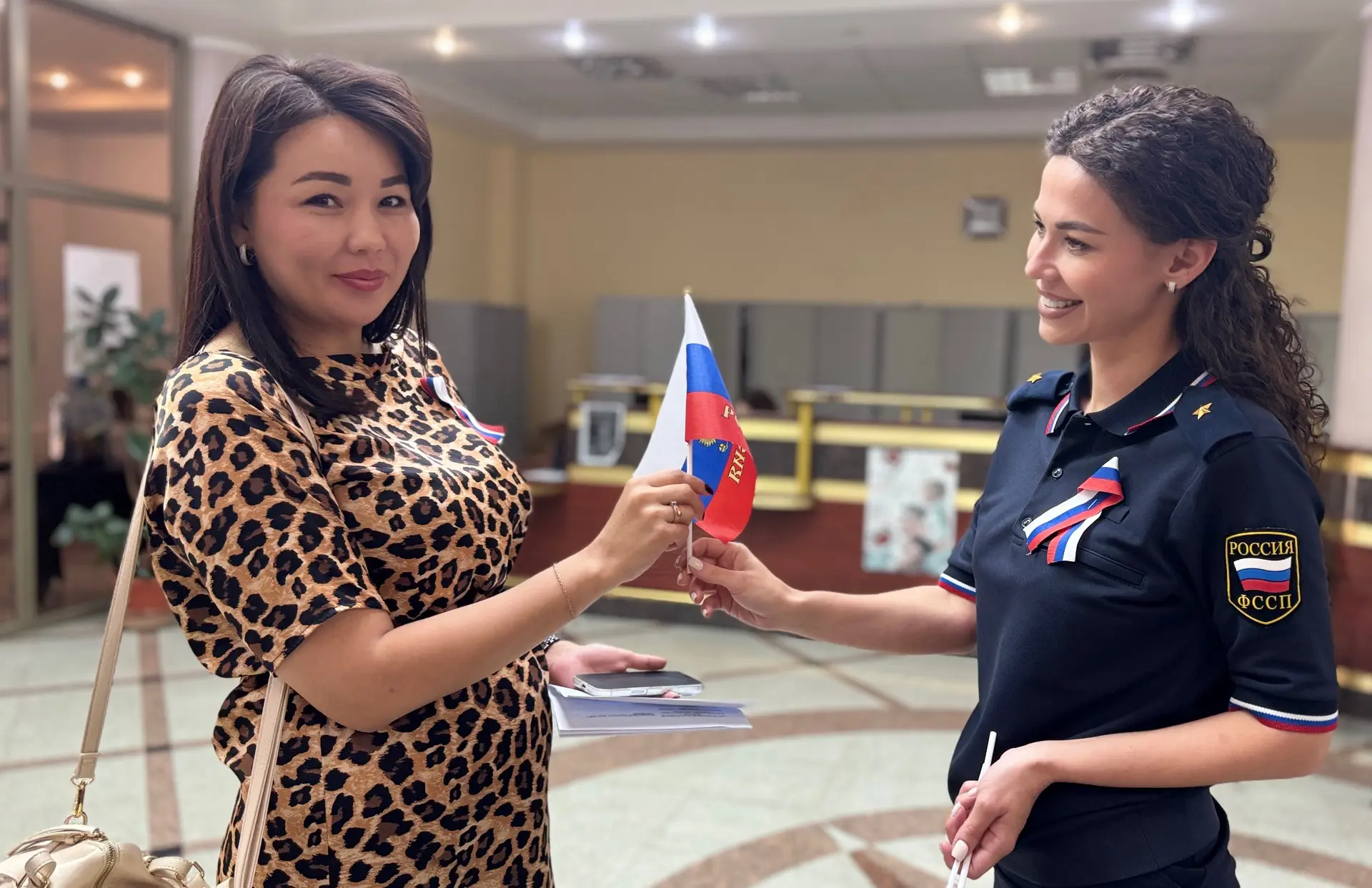 🇷🇺Астраханские судебные приставы присоединились к акции #ПоднятьФлаг