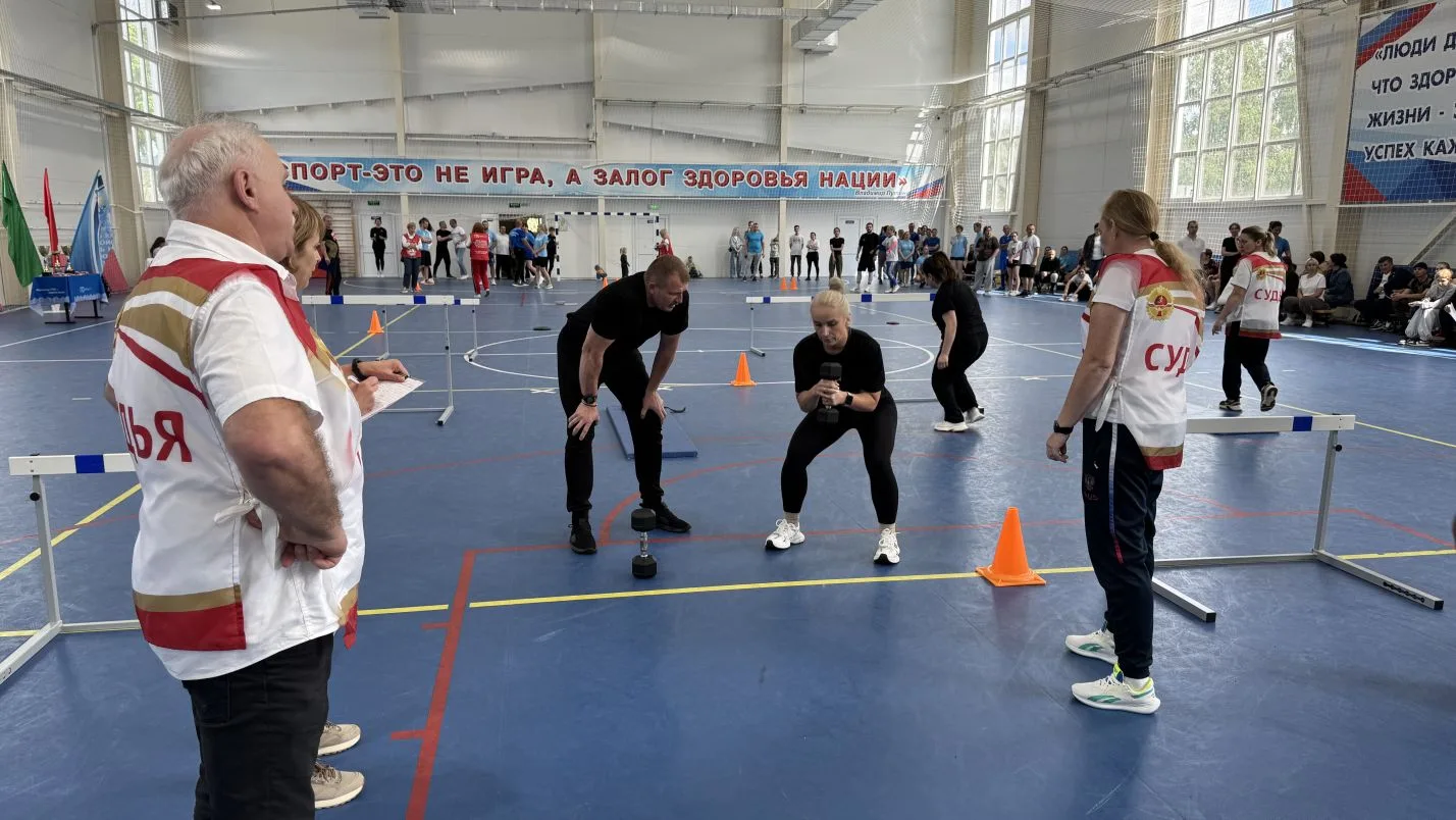 🏃‍♂️🔥 Гонка ГТО – в самом разгаре!  Команды проходят серию испытаний на силу, ловкость, меткость и в