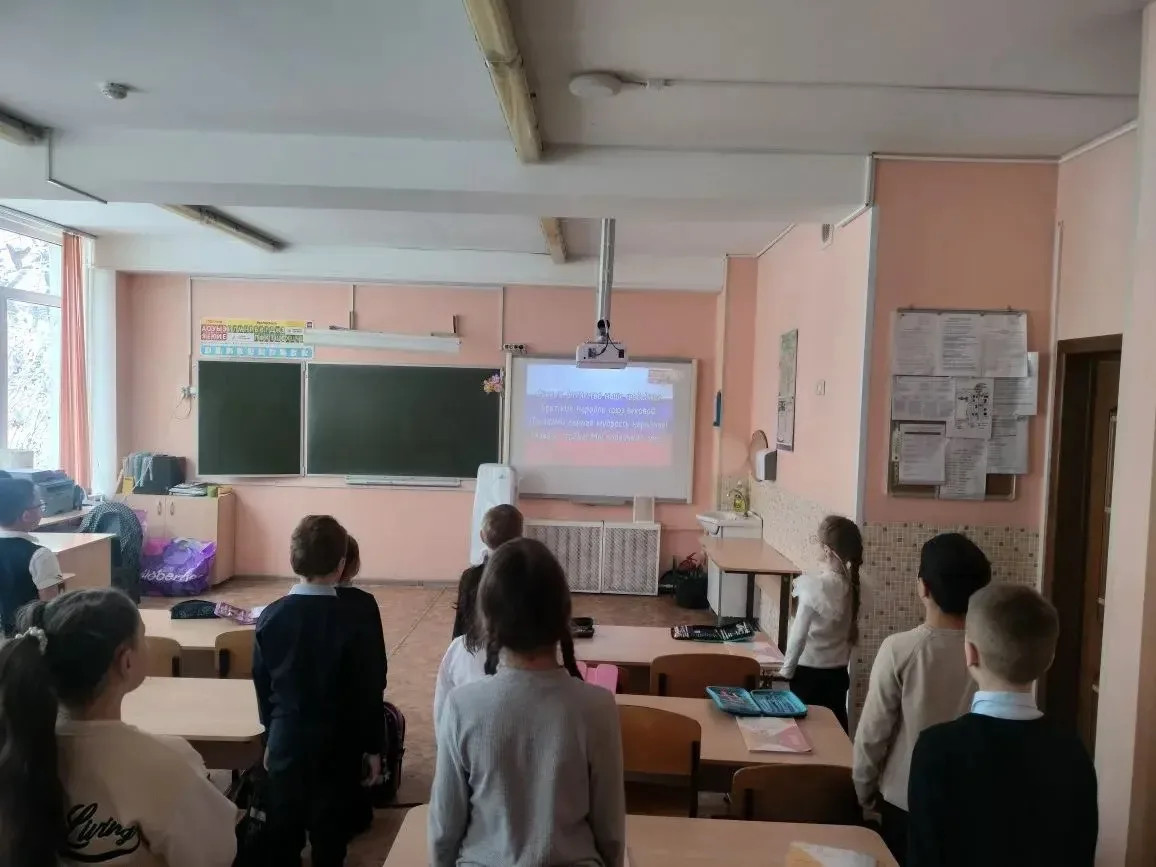💬 Сегодняшние «Разговоры о важном»: сила в команде!  Сегодня в нашей школе прошли внеурочные занятия