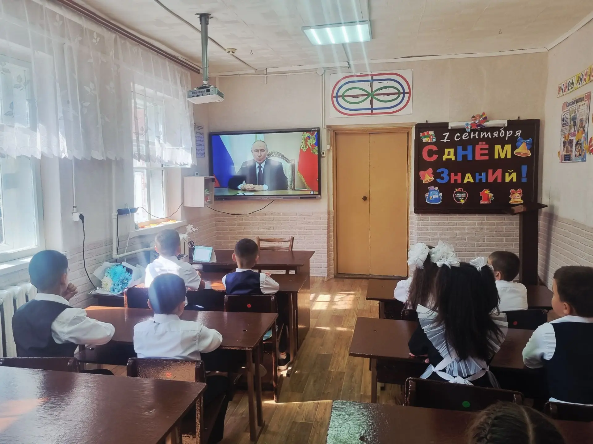 📚✨Сегодня, 1 сентября, в нашей школе прошли первые в этом учебном году «Разговоры о ва...