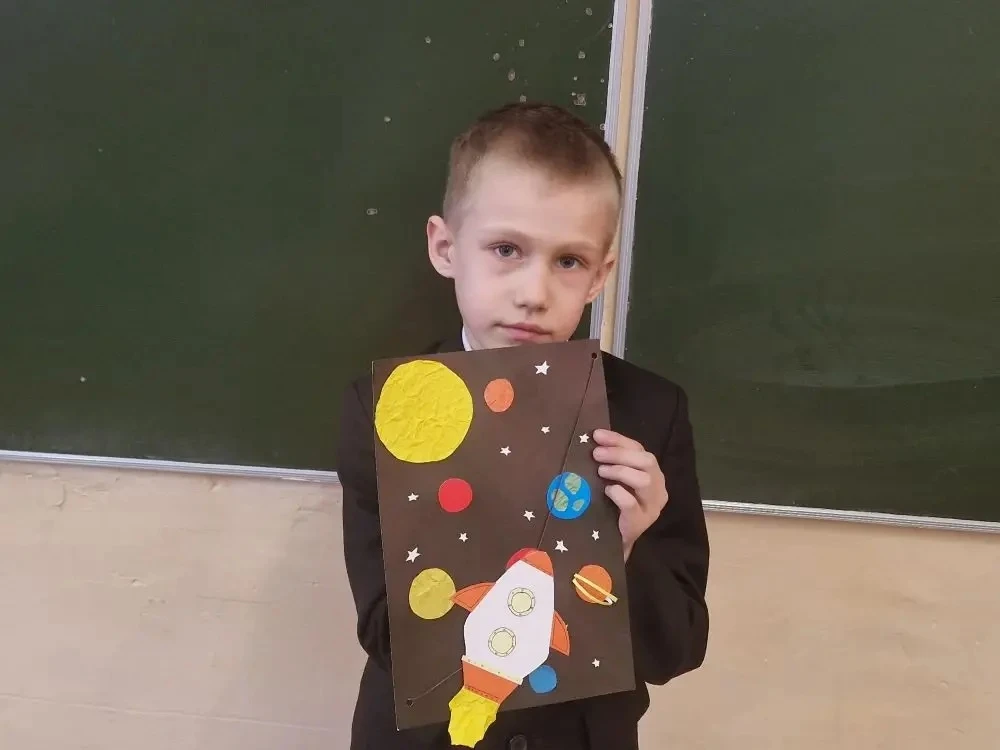 ✨ «Разговор о важном» в 1 «Д»: к звёздам через знания!   Вчера ученики 1 «Д» класса погрузились в уд