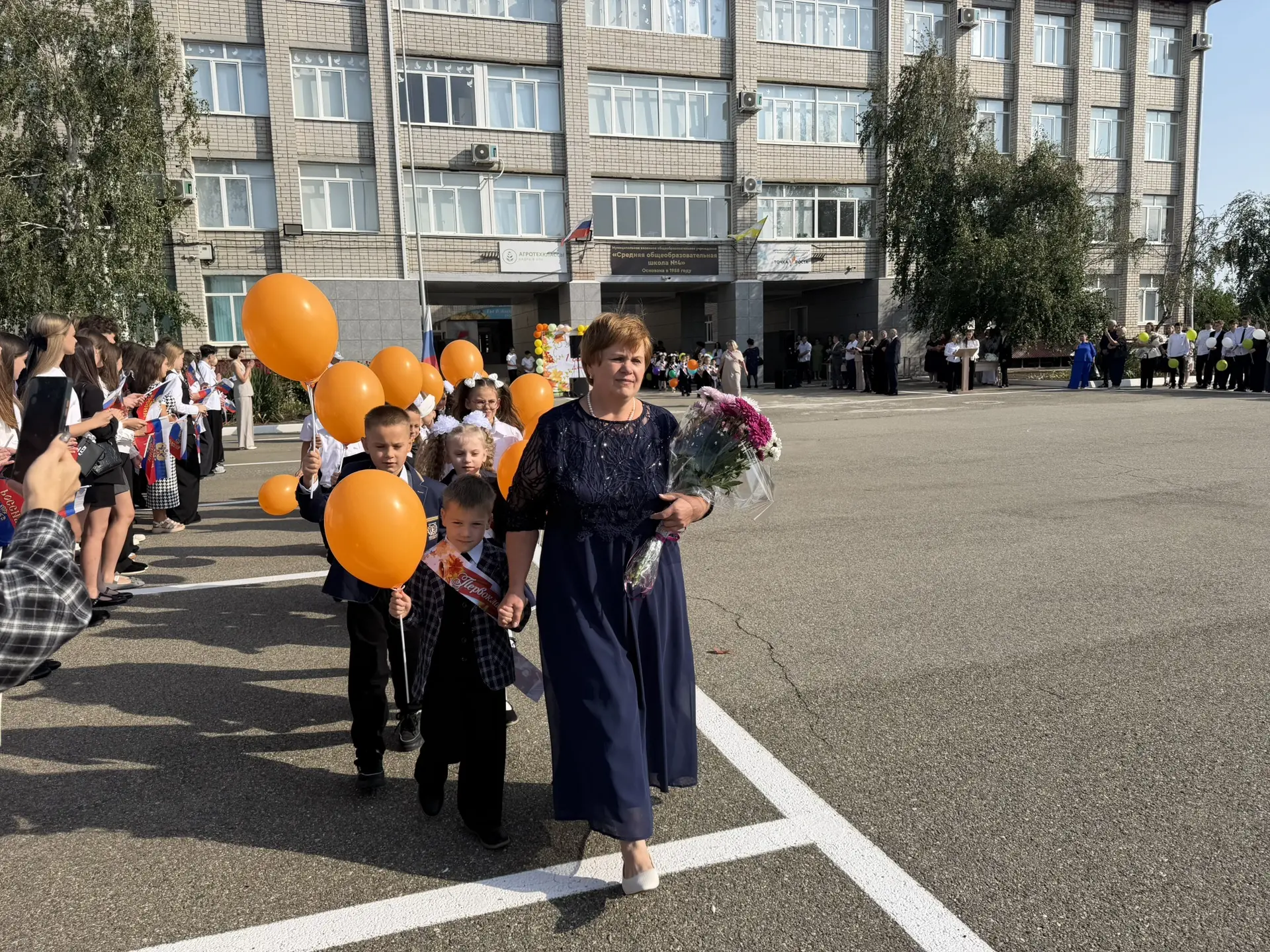 Вот и прозвенел первый звонок в новом учебном году! Сегодня в нашей школе прошла торжес...