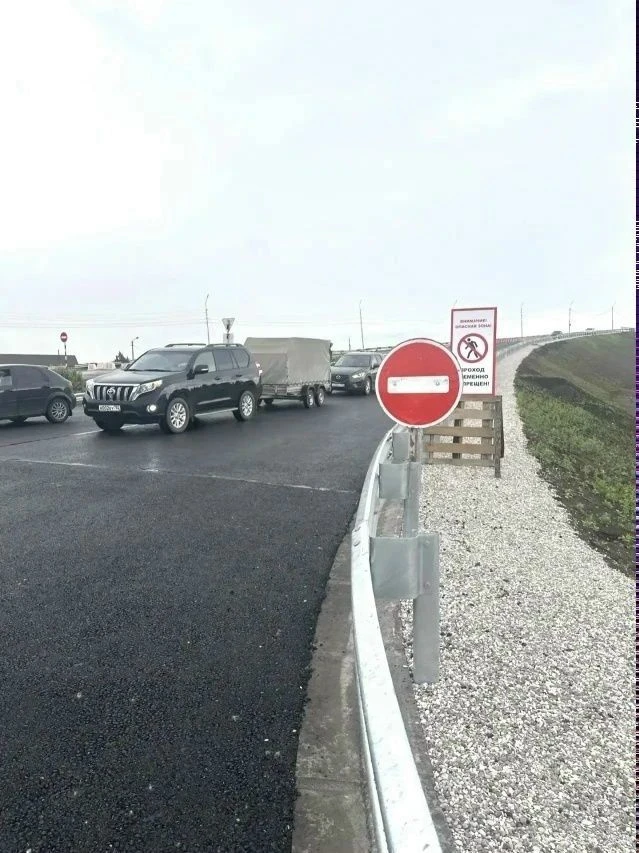 Левая сторона готова
Сегодня запустили движение по левой стороне путепровода на улице Фабричной. Рем