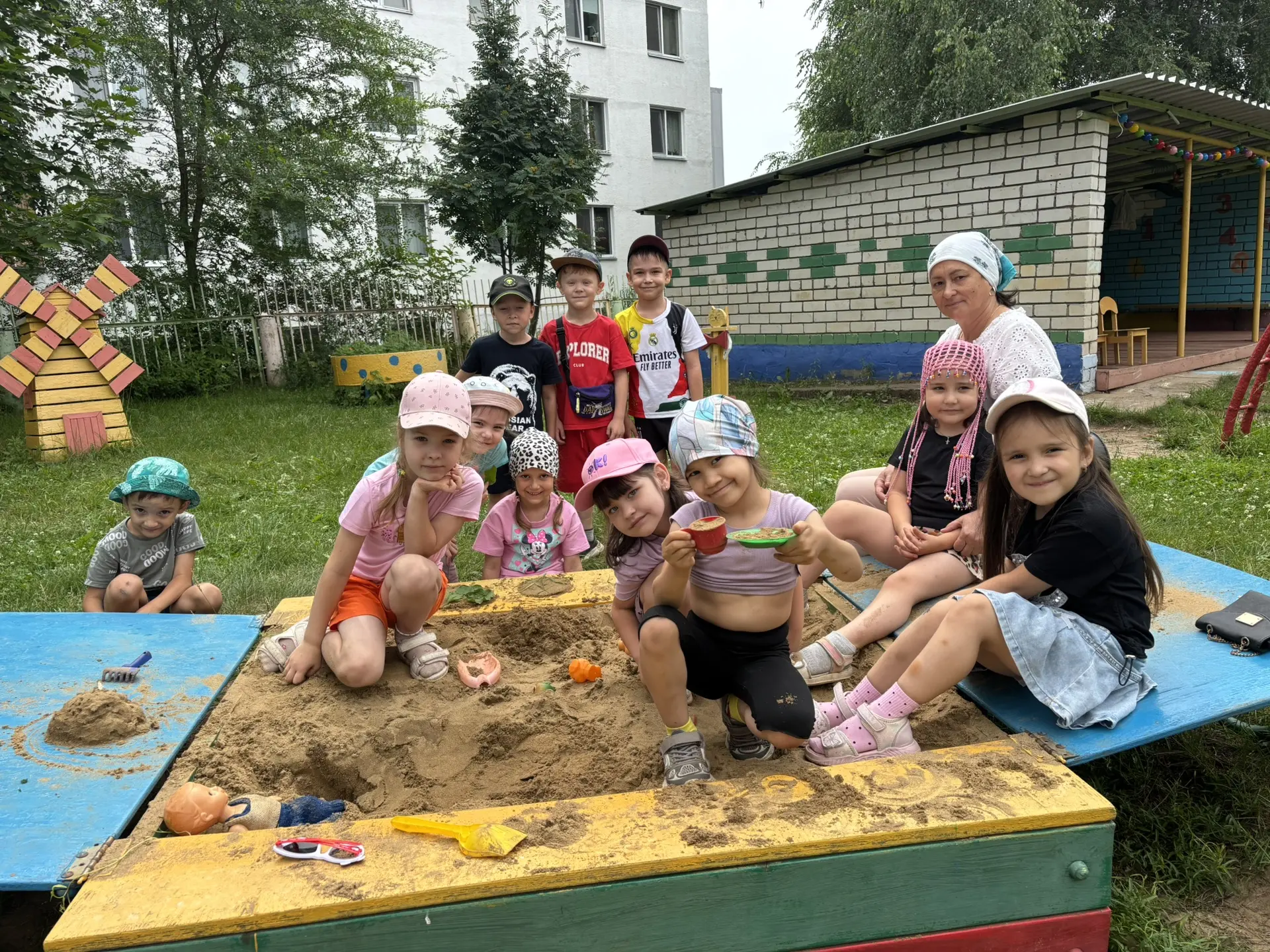 ☀️ Летнее волшебство в песочнице: чем заняты наши малыши? ☀️

Дорогие родители! Лето — это время отк