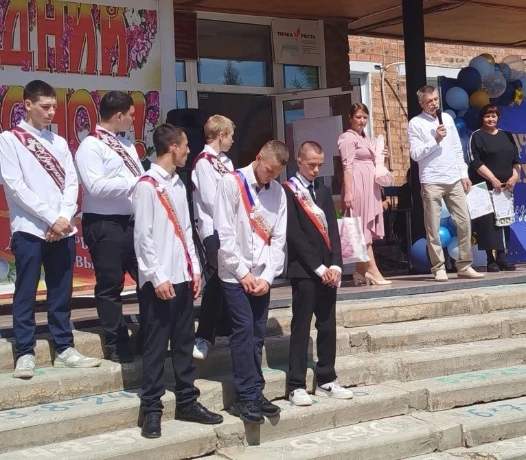 🔔26 мая в нашей школе состоялось торжественное мероприятие — последний звонок для учащихся 9 класса