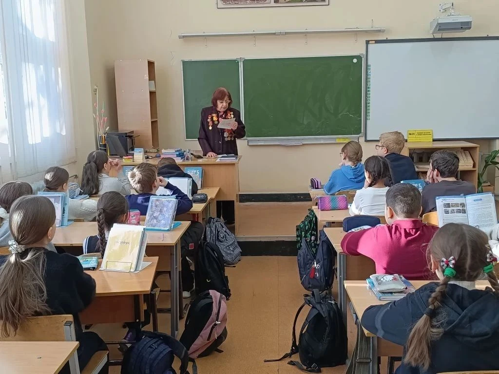 Сегодня  в Центре образования  состоялась трогательная и важная встреча. Учащимся  5 "А" класса выпа