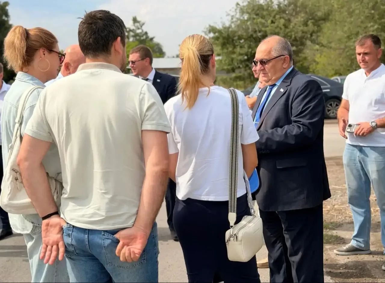 Провел встречу с жителями поселка Воробьевка

Как и договаривались в прошлый раз, такие встречи буде
