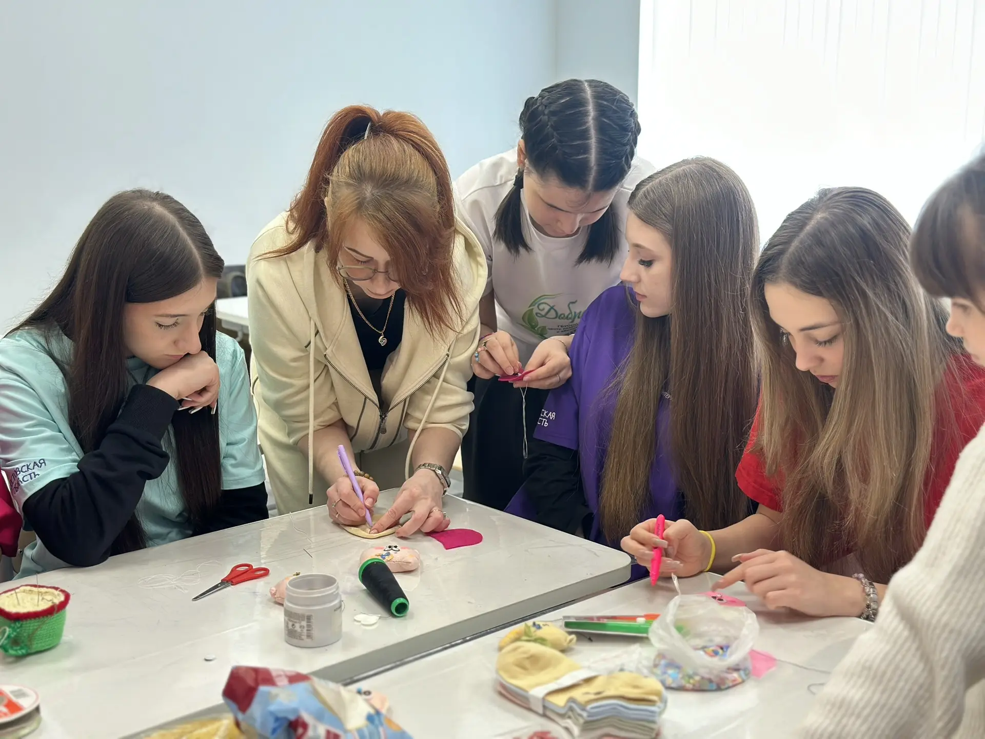 🤝 Наши ученики и реабилитационный центр «Добродея» объединились для поддержки социального проекта «С