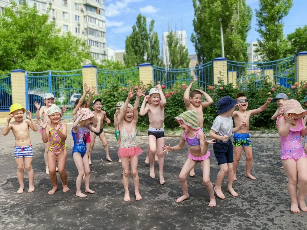 Вот и наступили долгожданные жаркие летние деньки – время беззаботной детской радости и искрящегося 