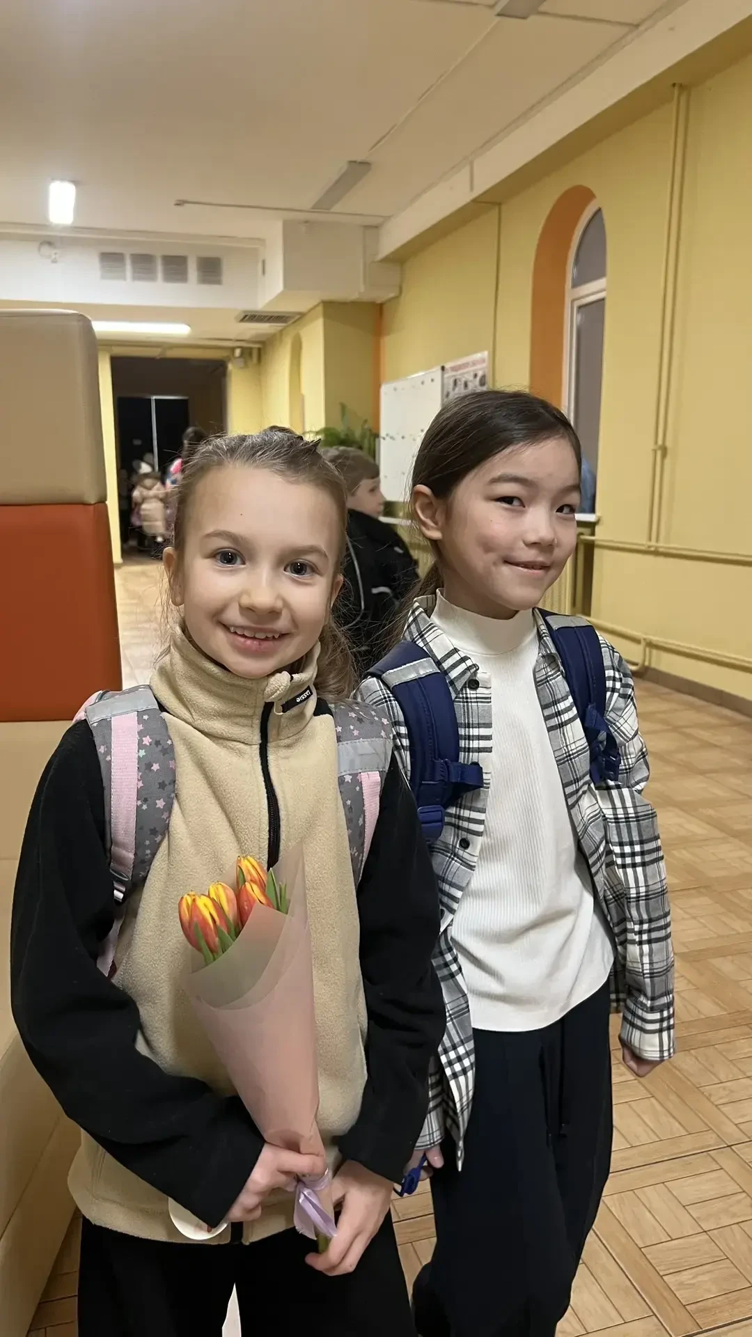 Весна в школе 🌷  Сегодня с самого утра наша школа окунулась в необычайно эмоциональную атмосферу нас