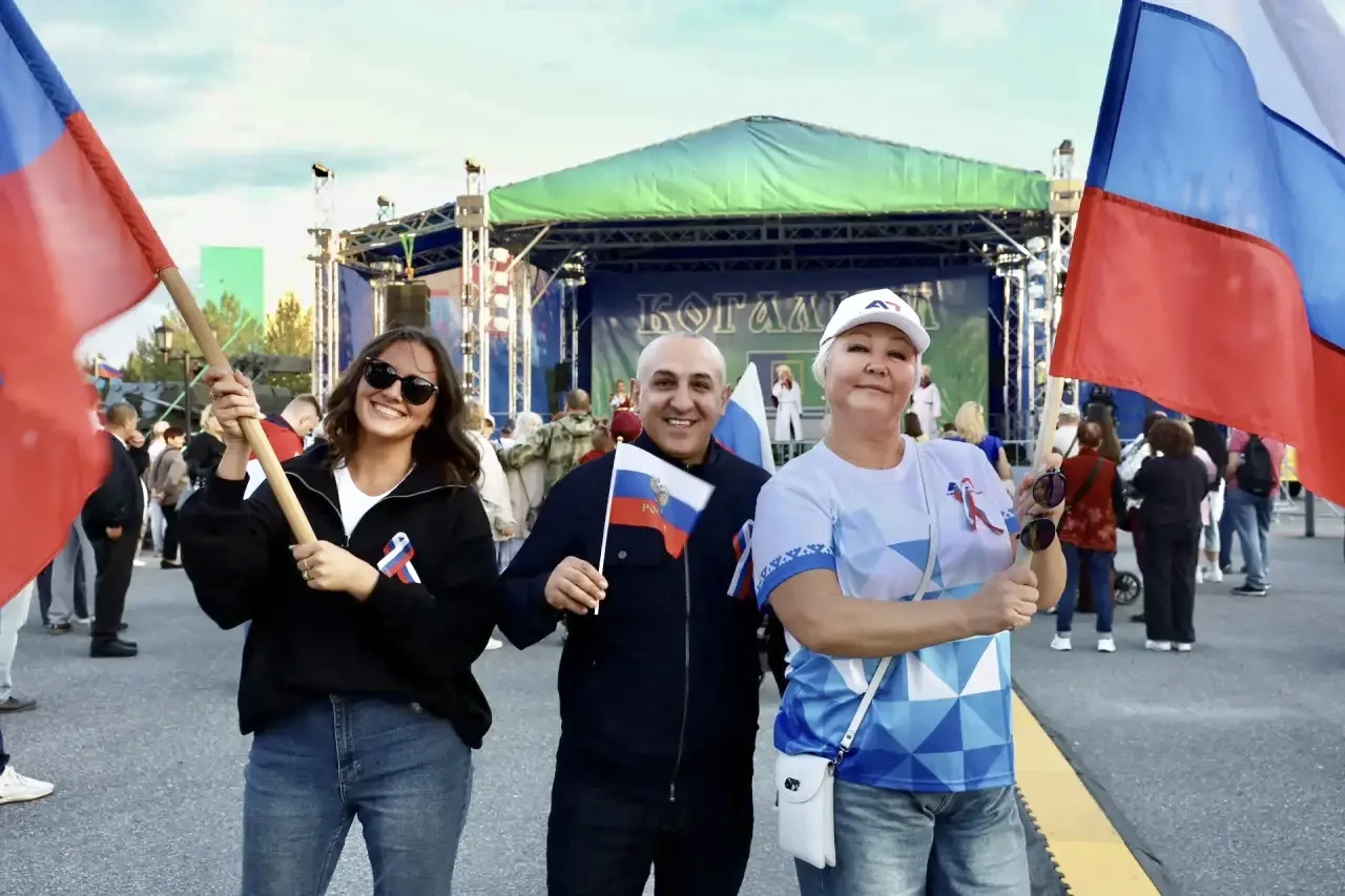 С Днём Государственного флага России!