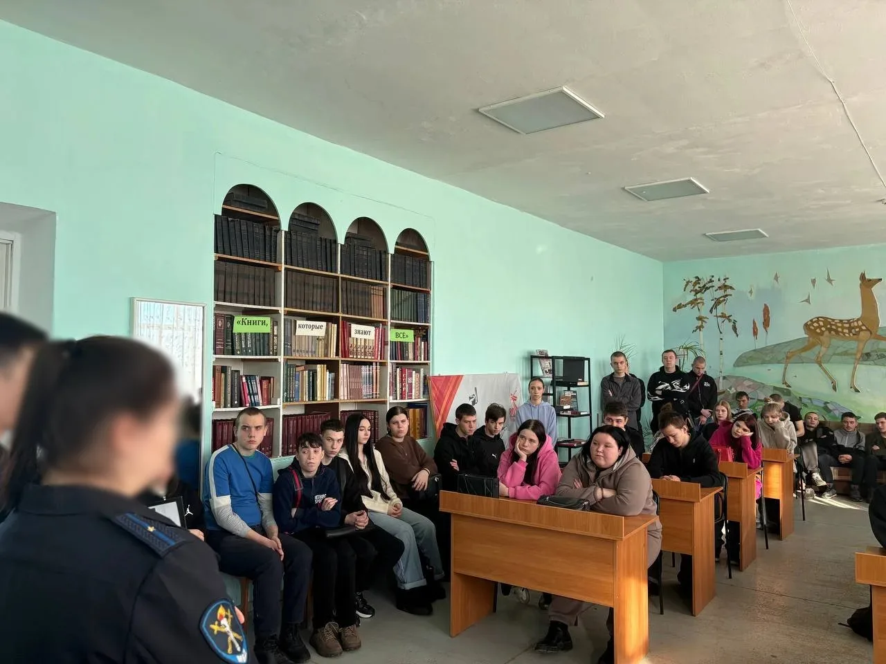 Безопасность начинается со знаний: Встреча студентов с сотрудниками МО МВД «Троицкий» Р...