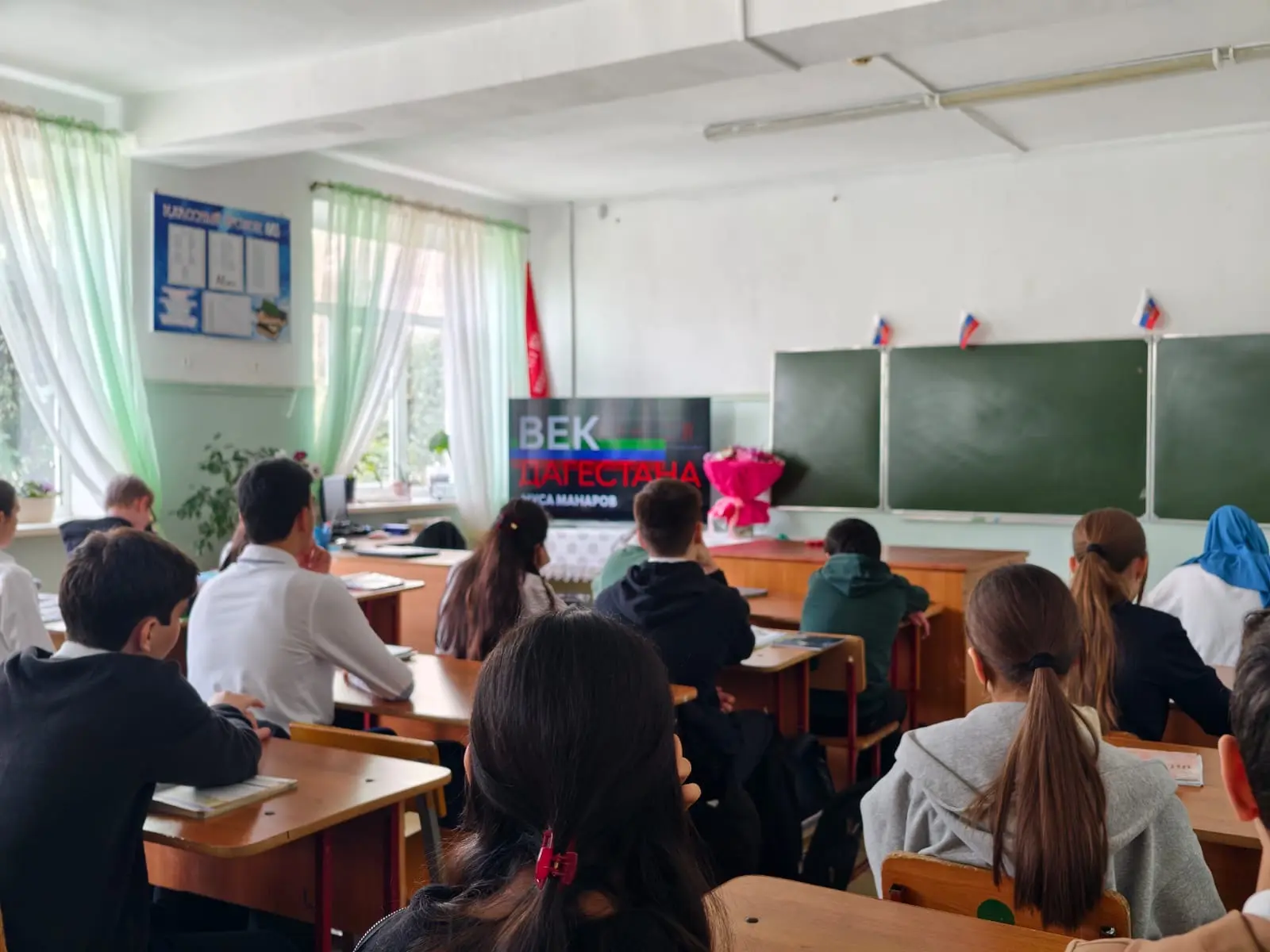 Первый выход в открытый космос был совершен советским космонавтом Алексеем Леоновым 18 марта 1965 го