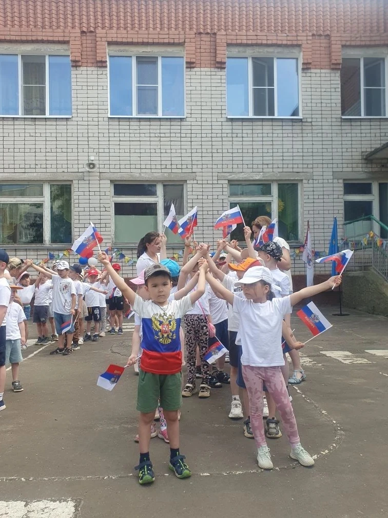 Сегодня в нашем детском саду прошёл  танцевально-игровой праздник «Моя Россия», приуроченный к главн