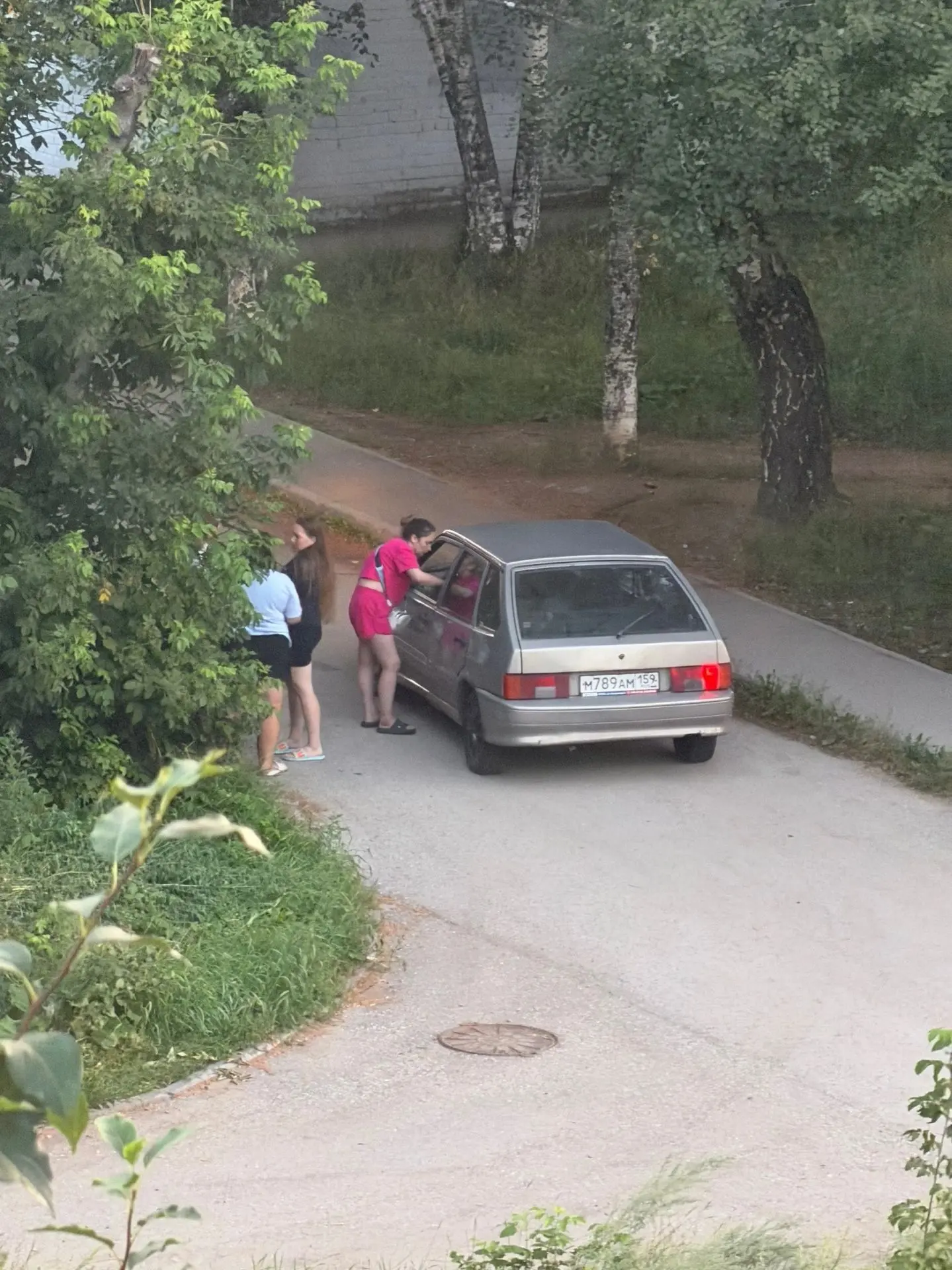 Доброе утро, время с 4:30 по 5:00 кампания грубо говоря алкошей не дают спать, с балкон...