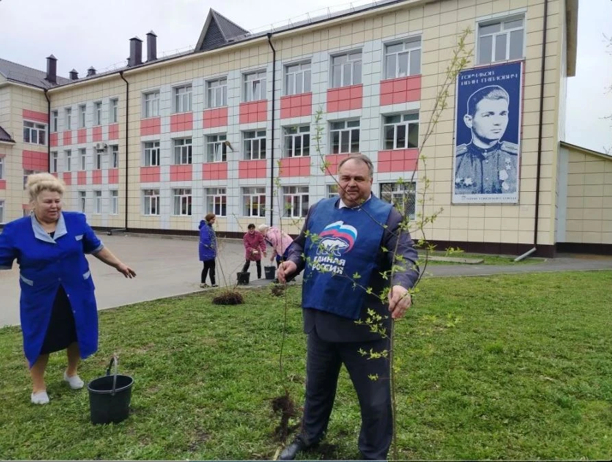 Весенний субботник в 31-й школе: забота о природе своими руками!