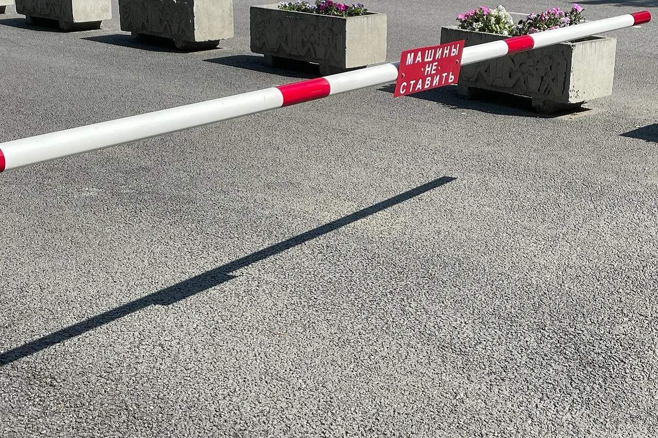 🚧 Жителям Челябинска объяснили, как установить шлагбаум во дворе многоэтажки