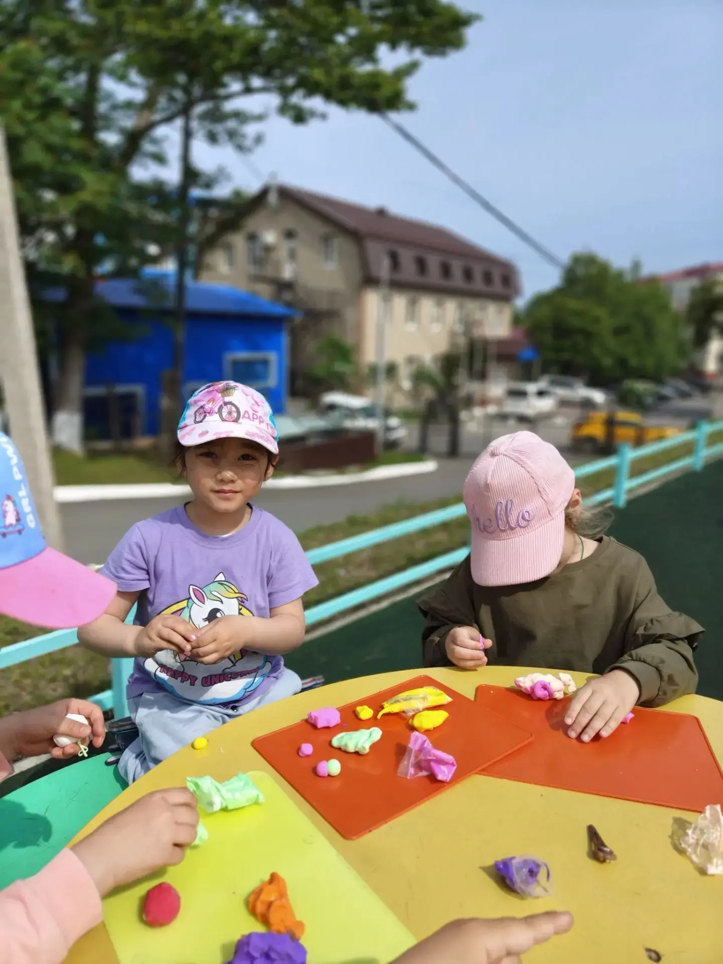 В группе "Колокольчик" каждое утро начинается с приключений! ☀️⛅ Независимо от того, светит ли солнц