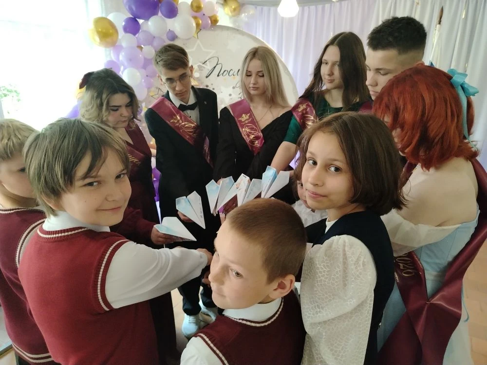 💥АКЦИЯ "САМОЛЕТИК БУДУЩЕГО"

🇷🇺 По доброй традиции самые юные члены нашей школьной семьи пришли п
