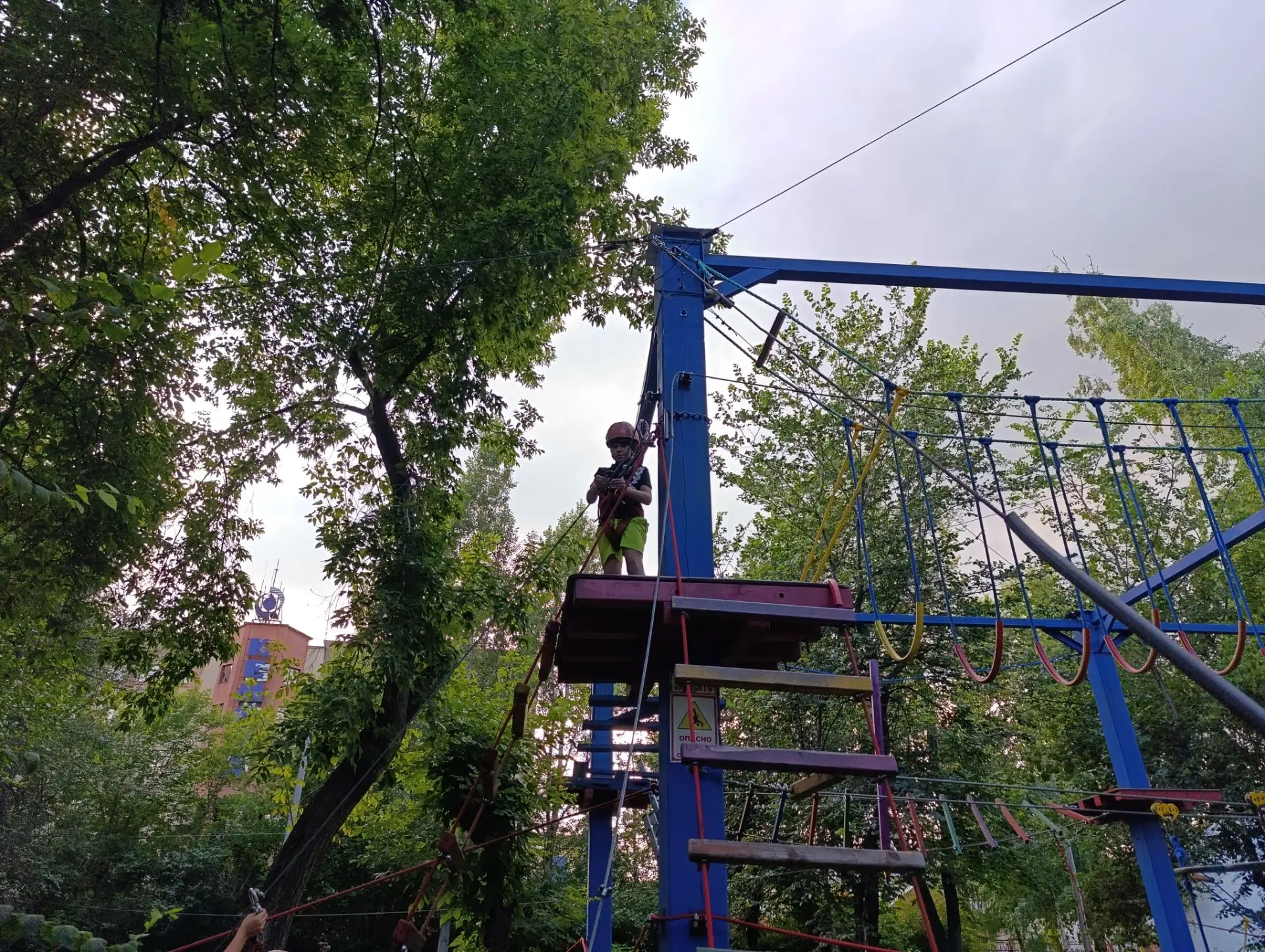 Вадюха дорос до верхней трассы на тропе йети😅 

Таким образом, из непройденных аттракционов в горса