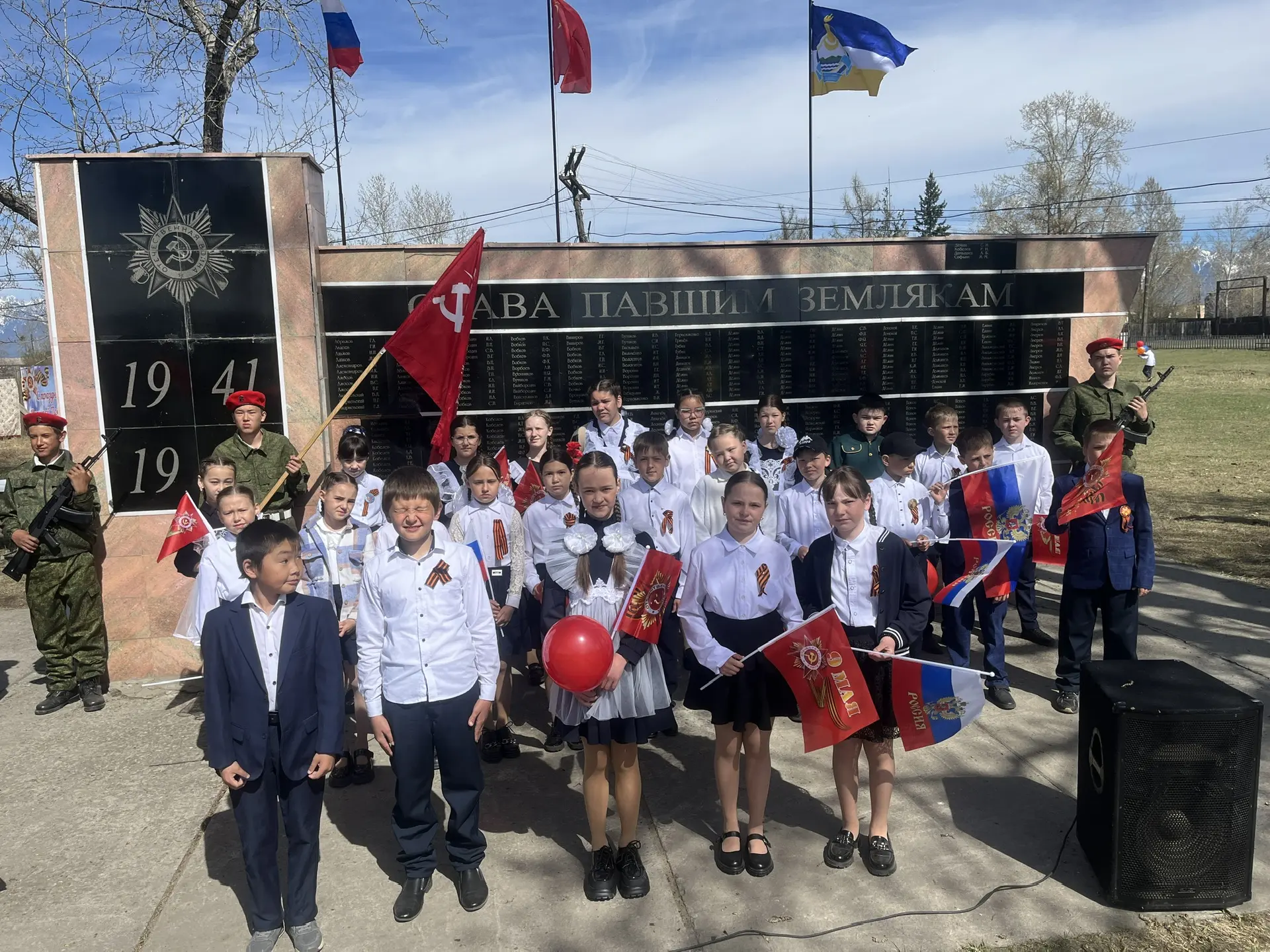 Со слезами на глазах и песнями в сердце.