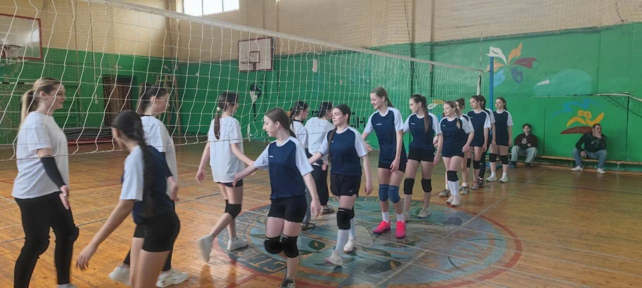 🌞Сборная девушек филиала по волейболу решили, что лучший подарок к 8 марта - это драйв, азарт и крут