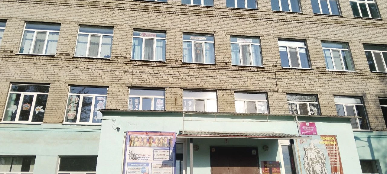 Учащиеся МБОУ "Школа 156" приняли участие в социально--значимую патриотических акциях " Окна Победы"