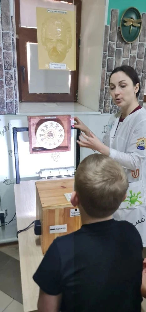 21 марта 2в класс совершил удивительное путешествие в г.Калуга. Ребята посетили "Безумную лаборатори