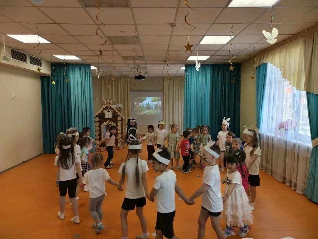 Сегодня в подготовительной группе 19 дошкольного отделения №3 состоялся показ спектакля "Оленёнок тр
