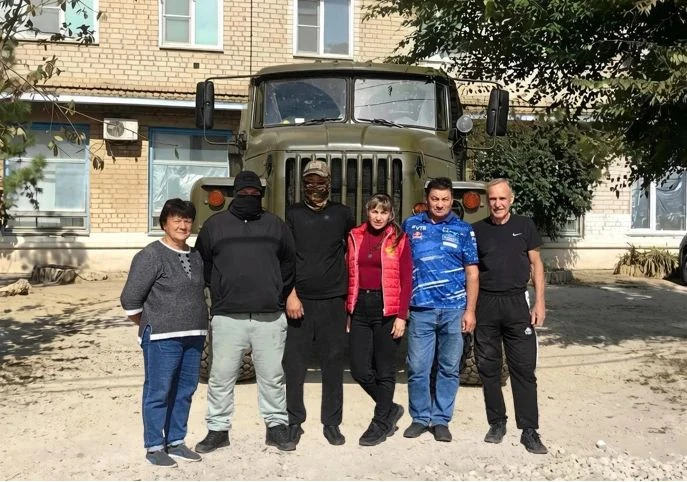 📌 А потом загрузили целый УРАЛ для полевого госпиталя!