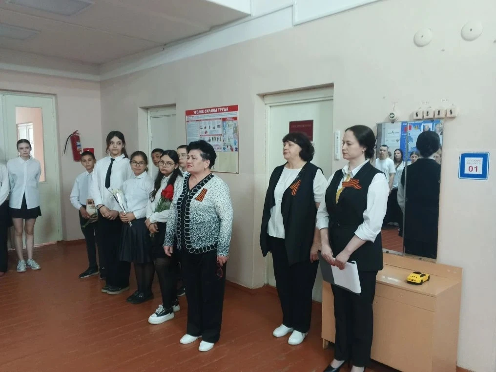 ✨ **В нашей школе прошла торжественная линейка, посвящённая 81-й годовщине Победы в Вел...