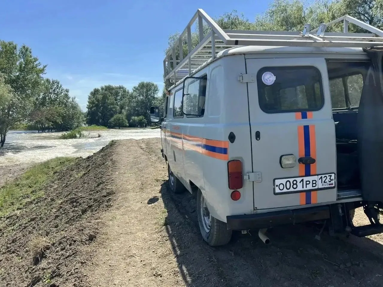 Проран дамбы на реке Кубань ликвидируют в Крымском районе