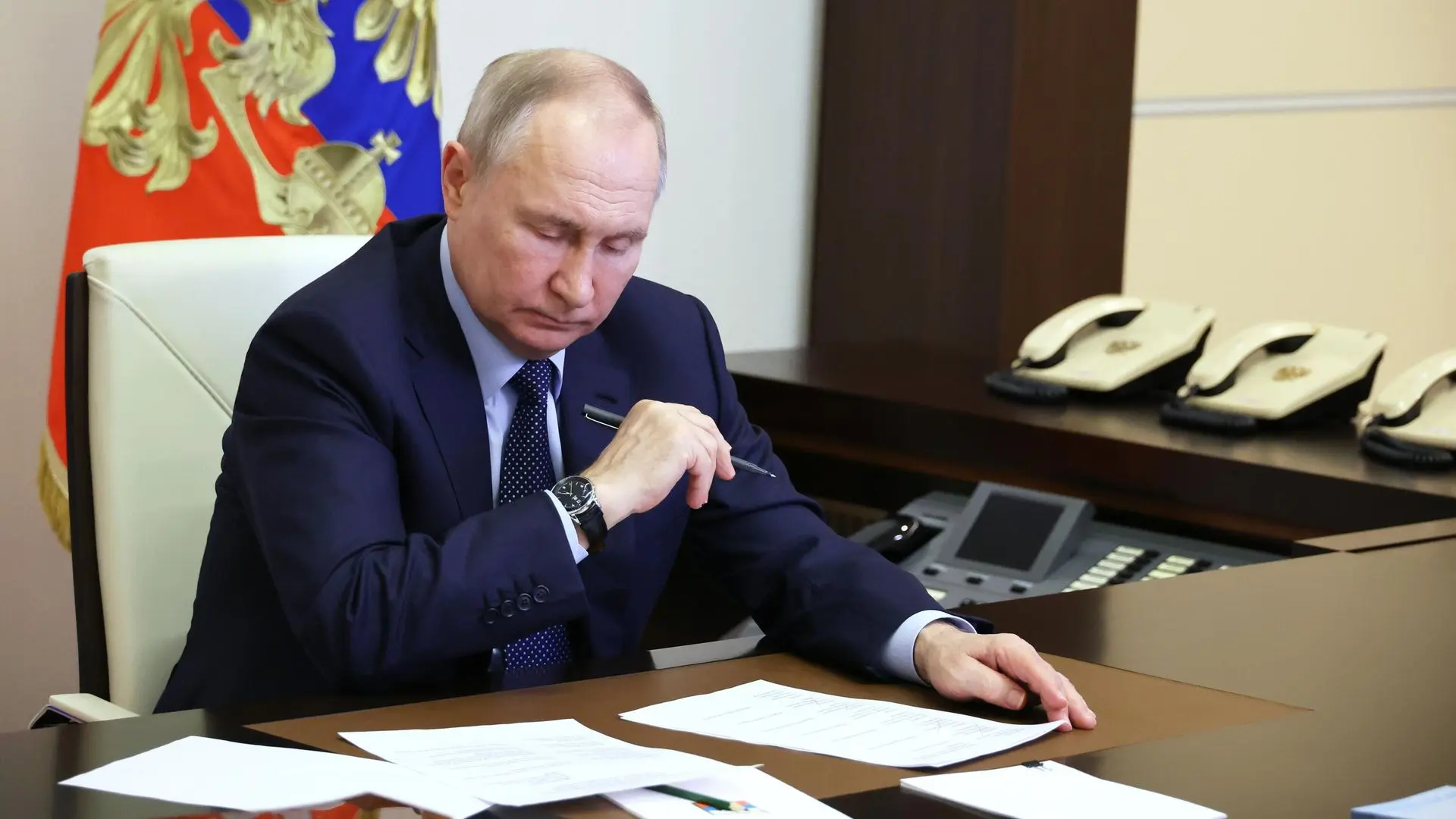 Президент РФ подписал закон о регулировании технологий искусственного интеллекта
⁣
Документ обязывае