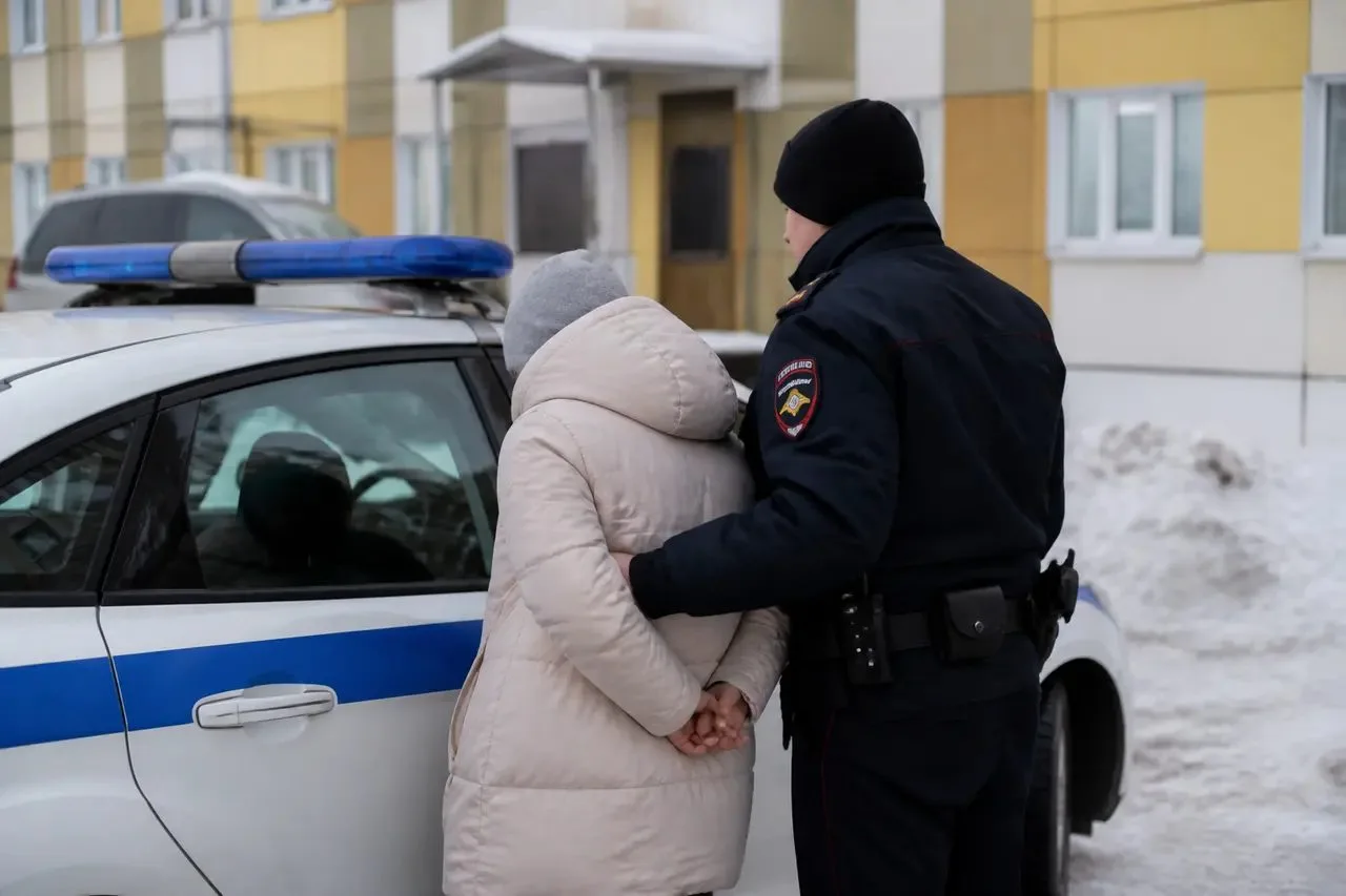 В Нижневартовске задержана 26-летняя девушка с 30 граммами мефедрона. Она планировала с...