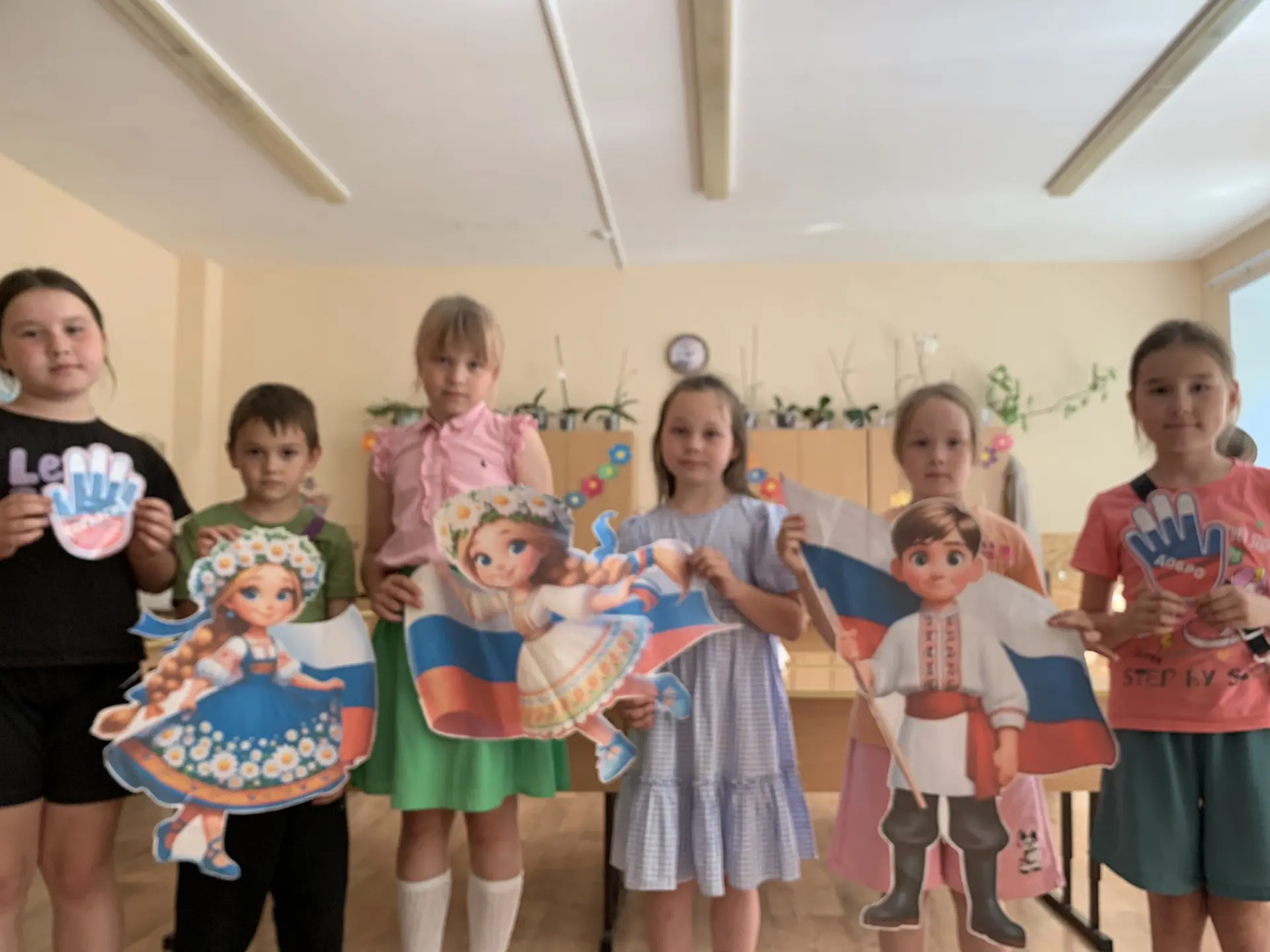 Окна России: гордость в каждом окне! 🇷🇺

Сегодня наши юные таланты приняли участие в замечательной