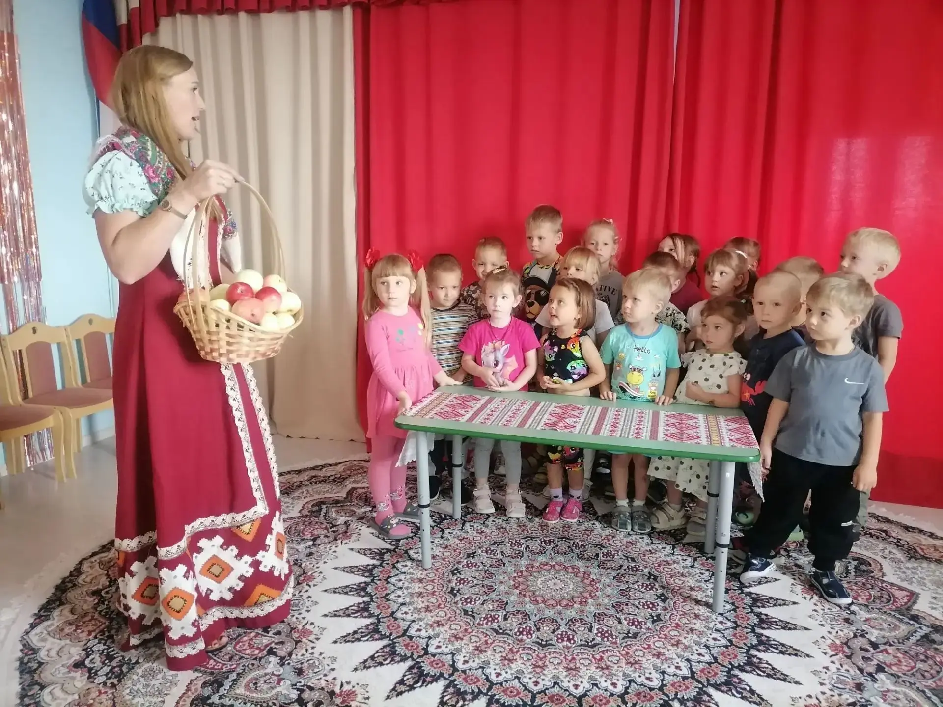 🍏🍎В нашем детском саду прошёл весёлый и познавательный праздник — Яблочный Спас! Ребя...