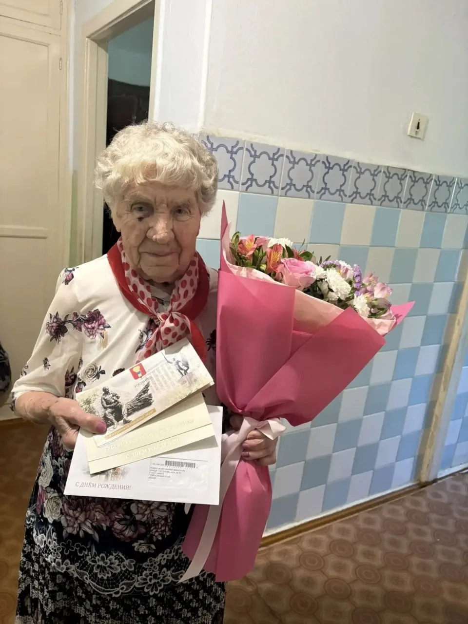 В Уссурийске поздравили с 96-летием труженицу тыла Марию Романченко

Свой 96-й день рождения отметил