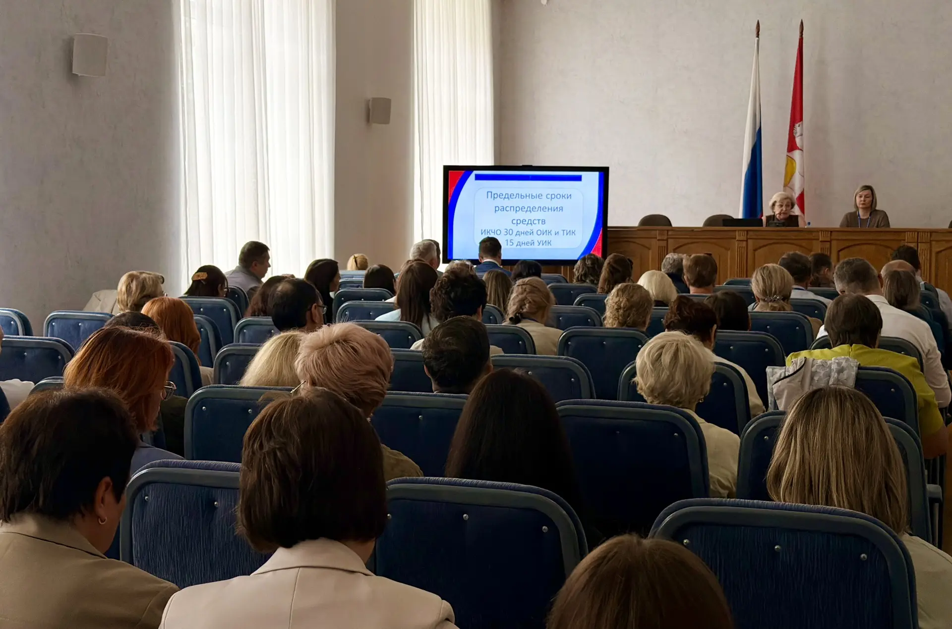 ОТ ТЕОРИИ К ПРАКТИКЕ 

После пленарной части совещания в Законодательном Собрании работа участников 