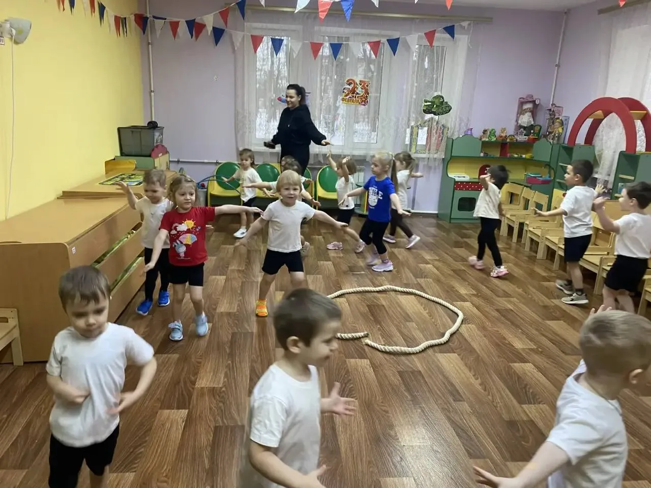 Спортивные досуги посвященные  23 февраля прошли во всех возрастных группах дошкольного отделения Ви