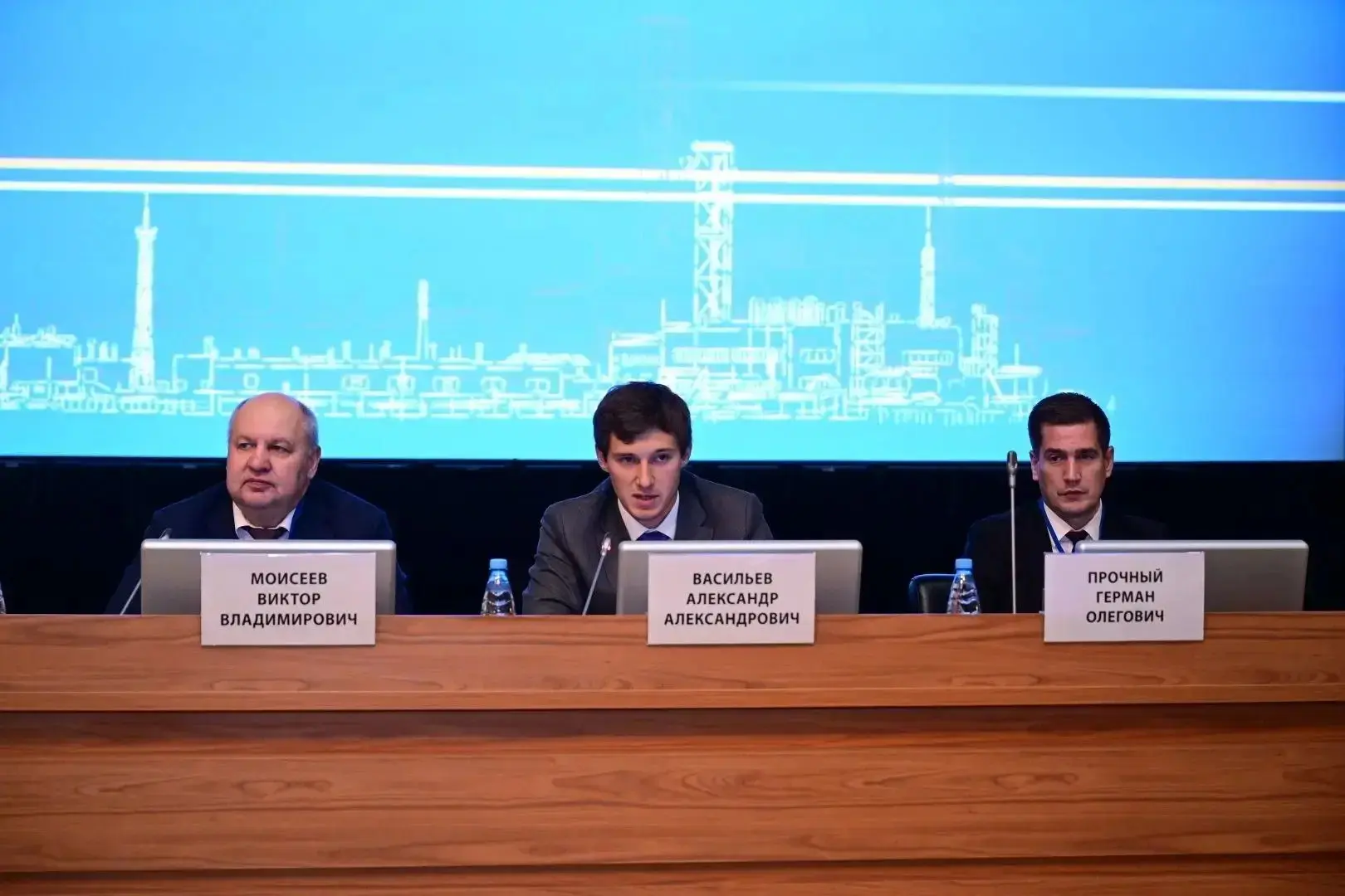 🏭 Отечественные технологии для Арктики: предприятия Нефтегазового Кластера представили решения в Но