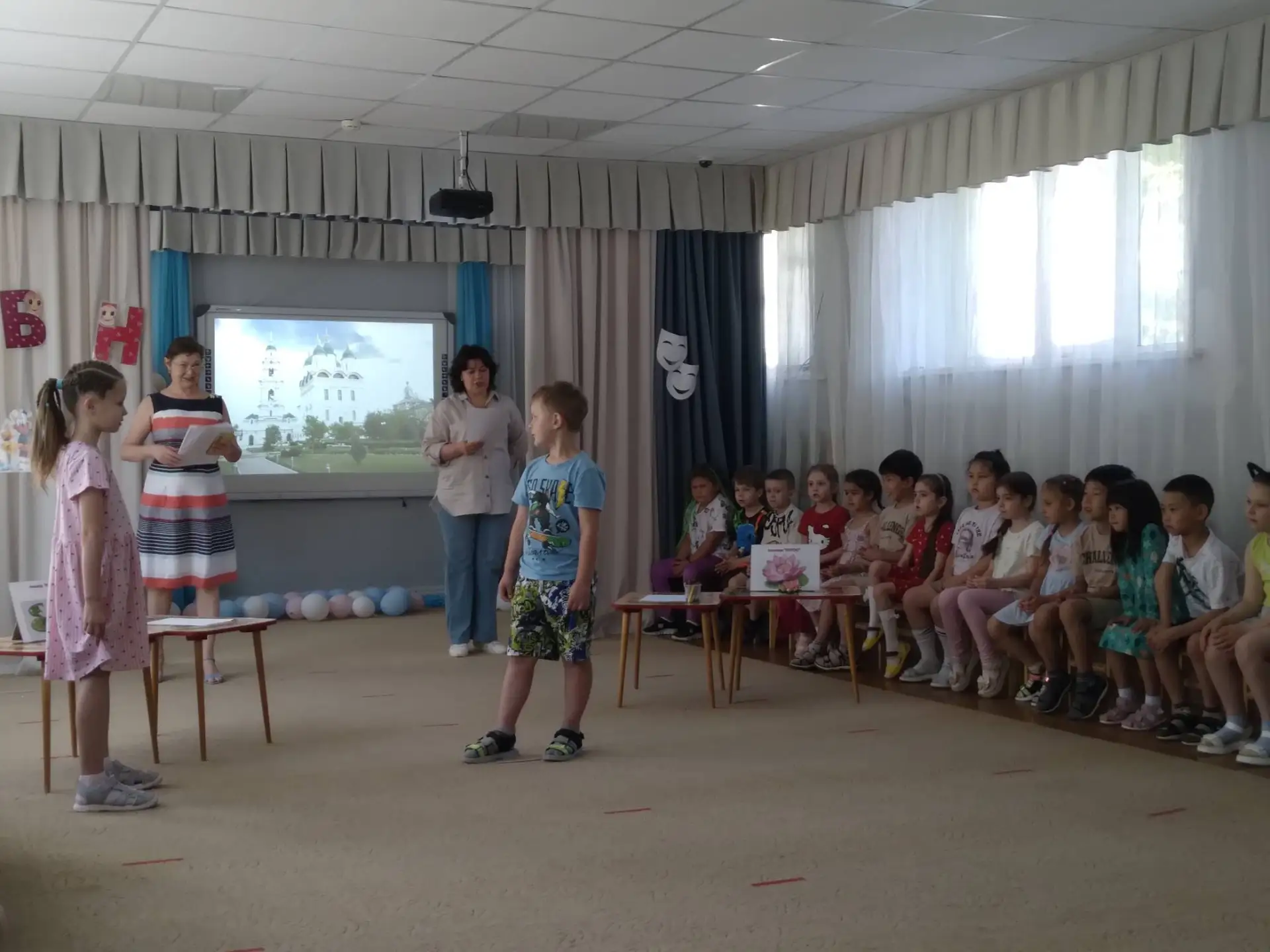 Любовь к Родине начинается с детства и с улыбки. 🇷🇺

Накануне главного государственного праздника 