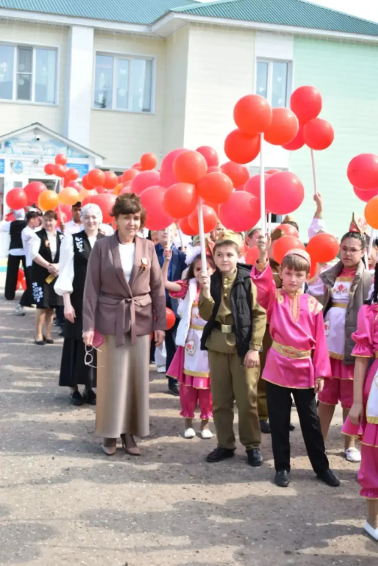 Җиңү көненә багышланган тантаналы митинг

Безнең йөрәкләрдә шатлык хисләре уята торган Җиңү көне, бе
