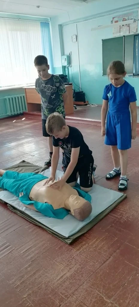 🛡 День безопасности в школьном лагере 🛡

Полезные знания летом точно не уходят на каникулы
В нашем
