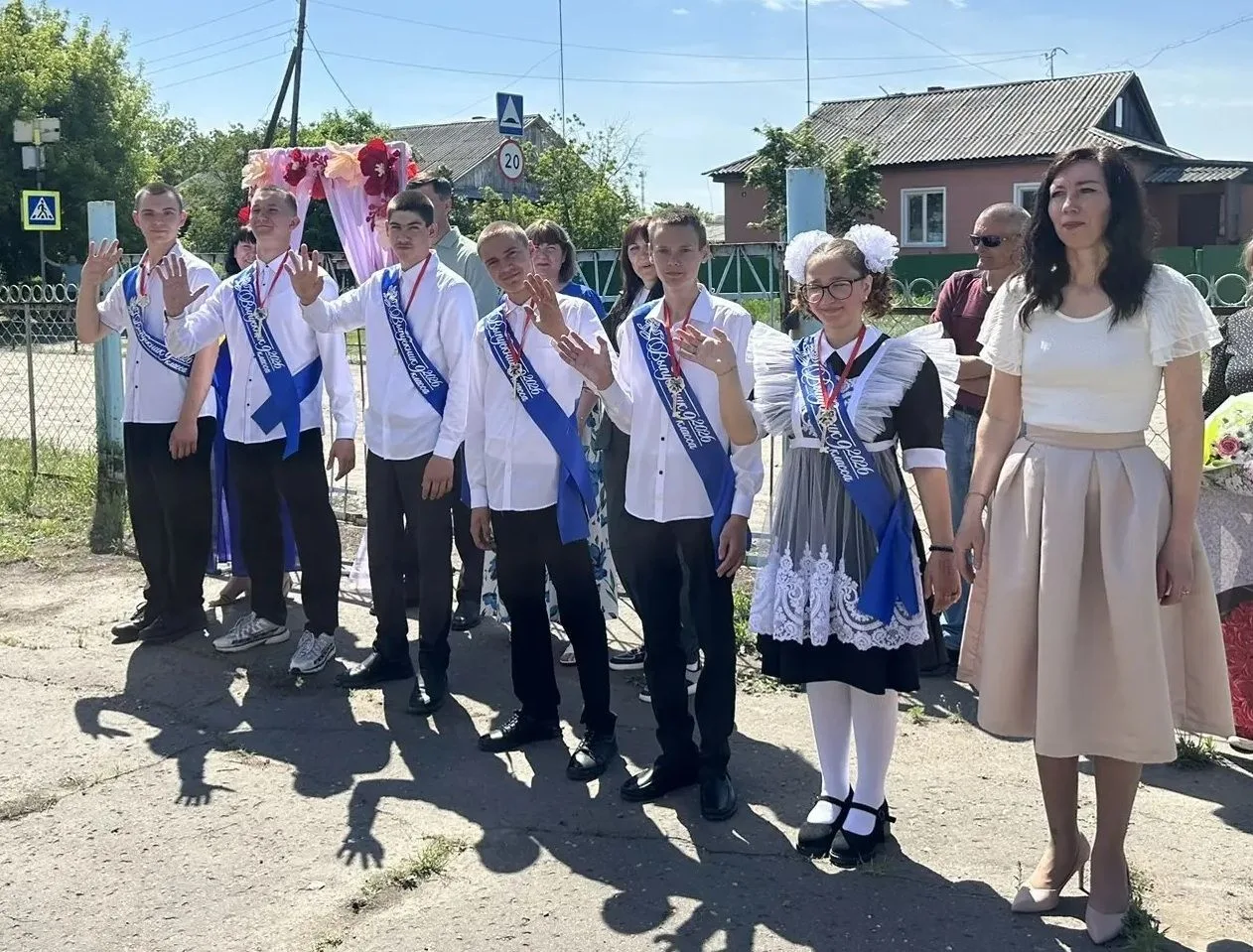 🔔Торжественная линейка Последнего звонка в нашей школе!
