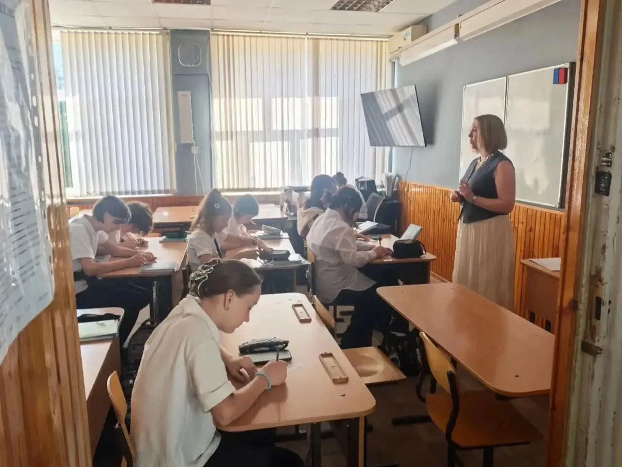 Сегодня в 8 классе работали школьные психологи — был важный разговор про БУЛЛИНГ (травлю).