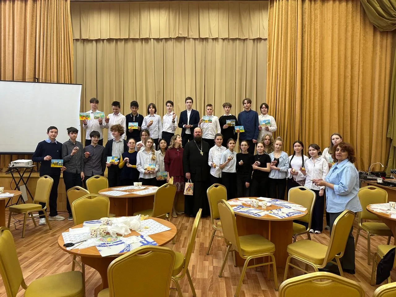 🐣Пасхальный мастер-класс для учеников   7 а класса провела Анастасия Руднева , педагог по флористике