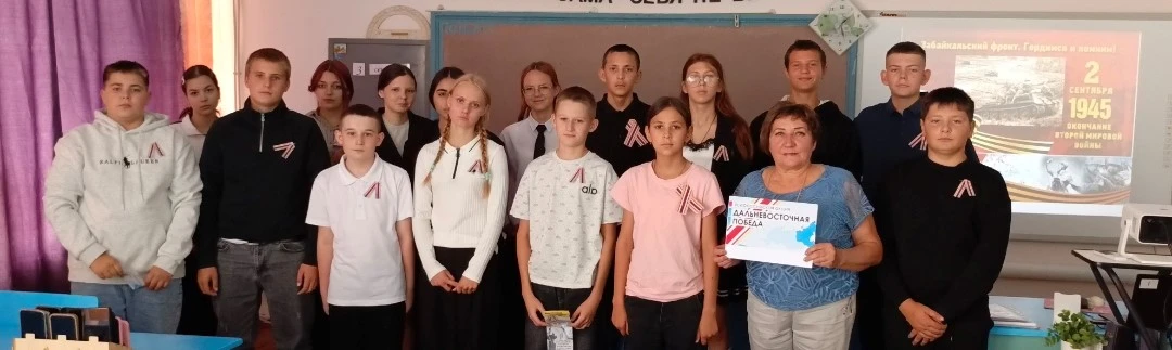 Сотрудник библиотеки с учащимися Хрущёвской средней школы поддержали Всероссийскую патр...