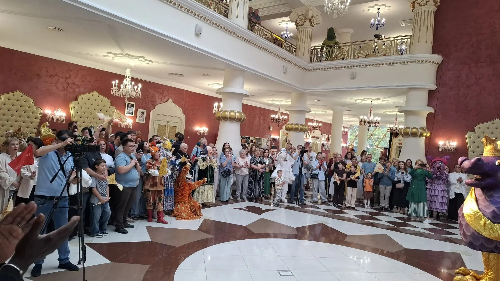 👋🎭 Привет из Казани от Белгородского театра кукол! 

🚌🎈🎉👪 Сегодня белгородские кукольники приб