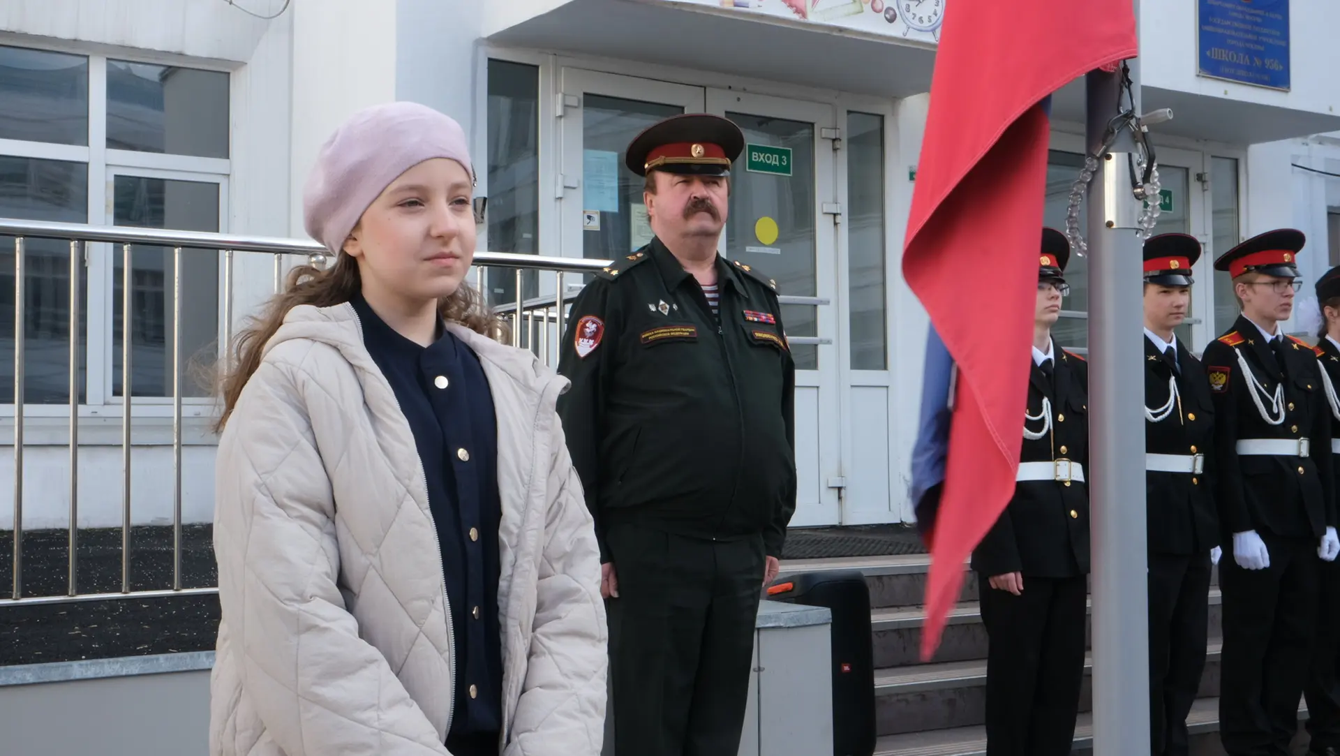 🇷🇺Церемония поднятия флага  Право поднять Государственный флаг Российской Федерации на этой неделе п